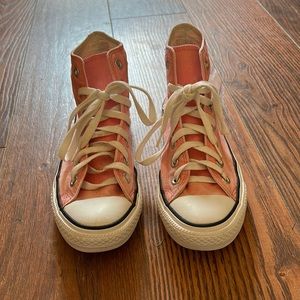 Women’s size 5 converse